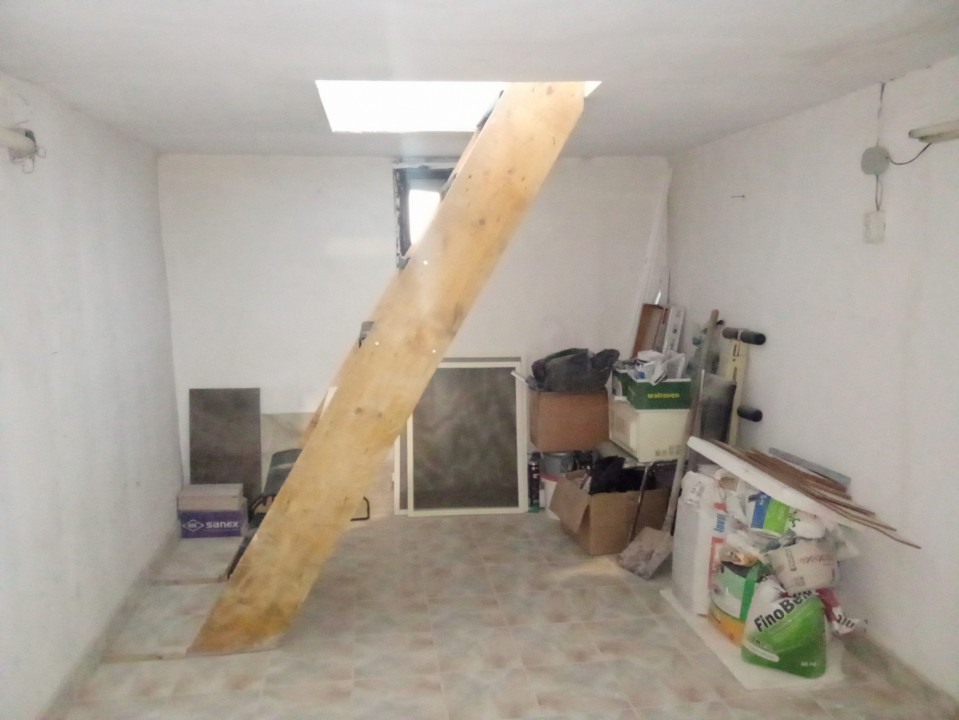 Apartament 1 camera, (30 mp+ un beci de 18 mp) Str Rogerius, Str. Sovata