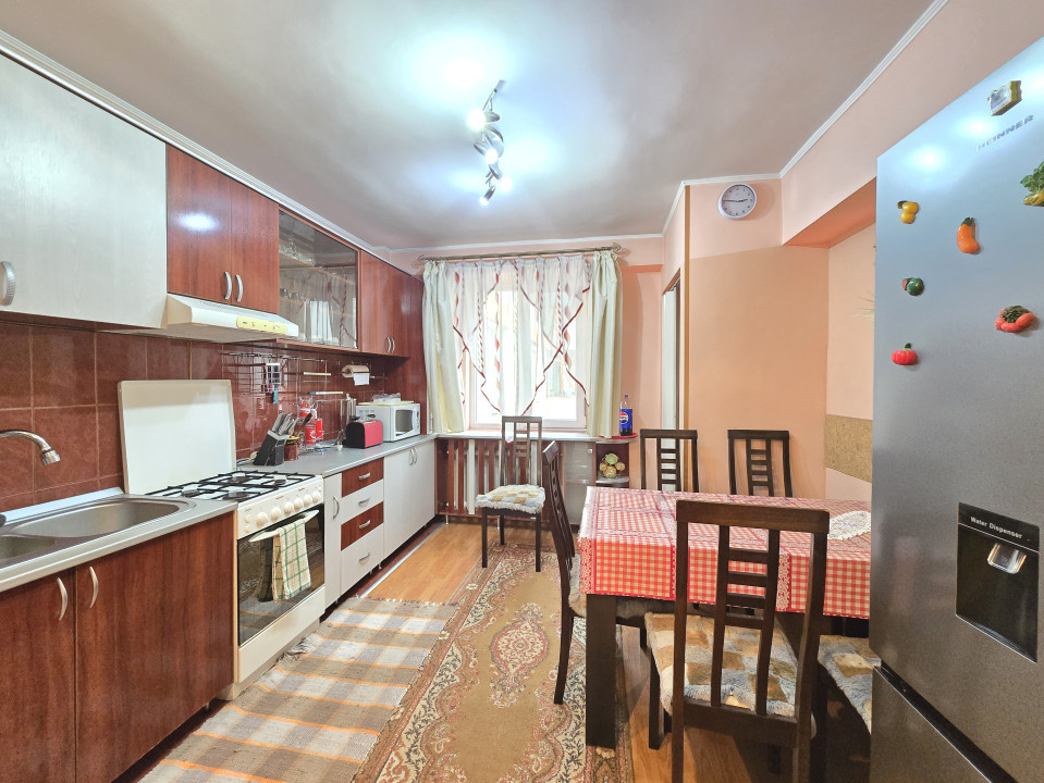 Chirie Apartament 3 camere | Central - Cicero | Etaj 5 cu lift 