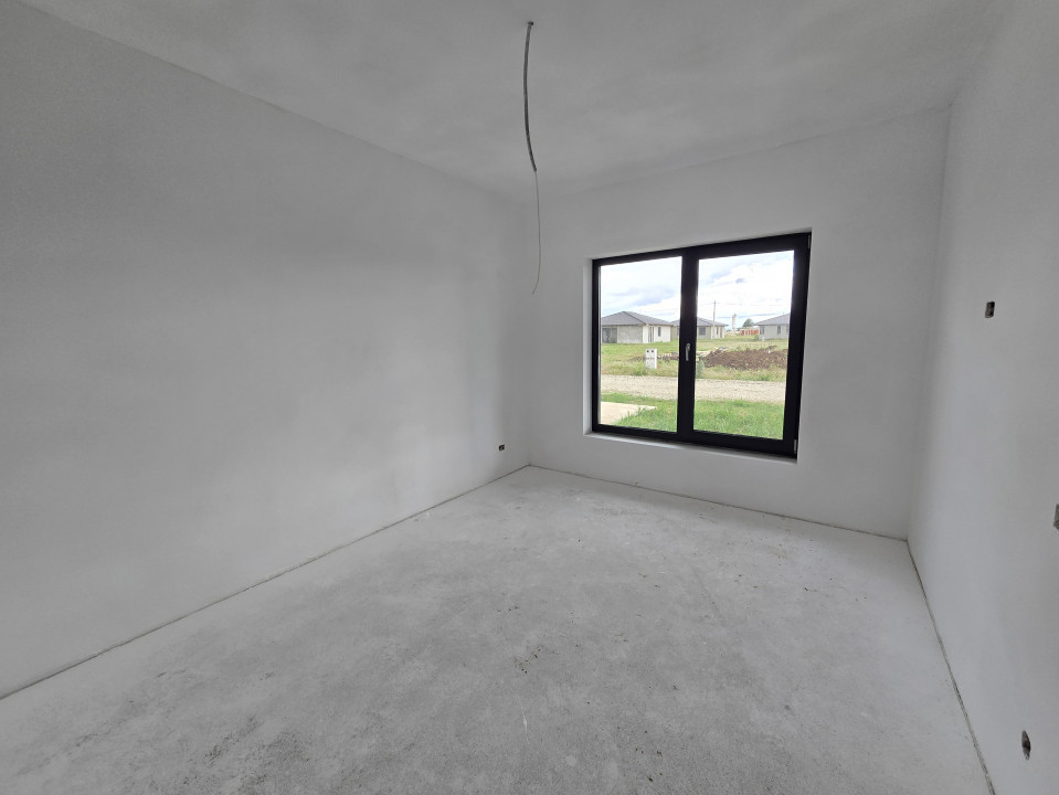 Casa | 4 camere | 553mp | Sistem Fotovoltaic 5kw - Sântandrei 