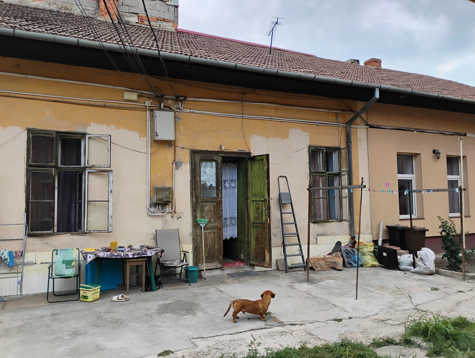 Apartament 2 camere la pret de 1 camera la curte   ,Central, Str. Primariei