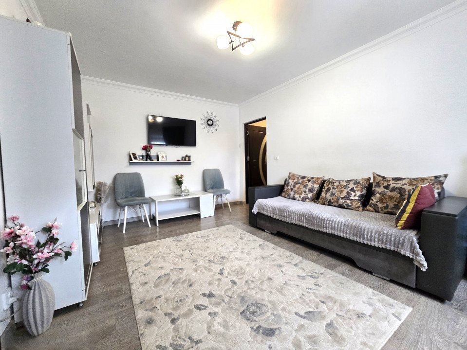 Apartament 3 camere | Etaj 2 | Renovat | Zona Velenta - lângă Complex