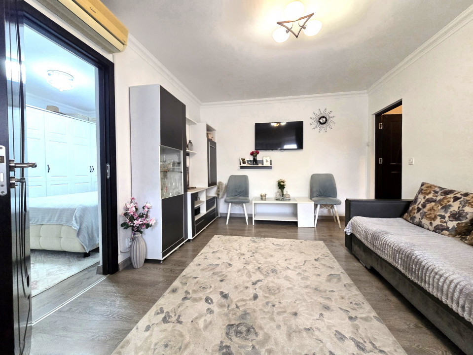 Apartament 3 camere | Etaj 2 | Renovat | Zona Velenta - lângă Complex