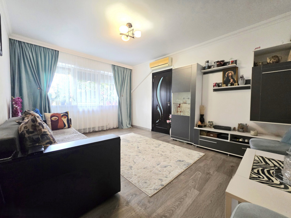 Apartament 3 camere | Etaj 2 | Renovat | Zona Velenta - lângă Complex