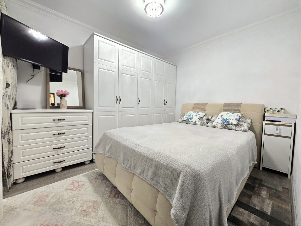Apartament 3 camere | Etaj 2 | Renovat | Zona Velenta - lângă Complex