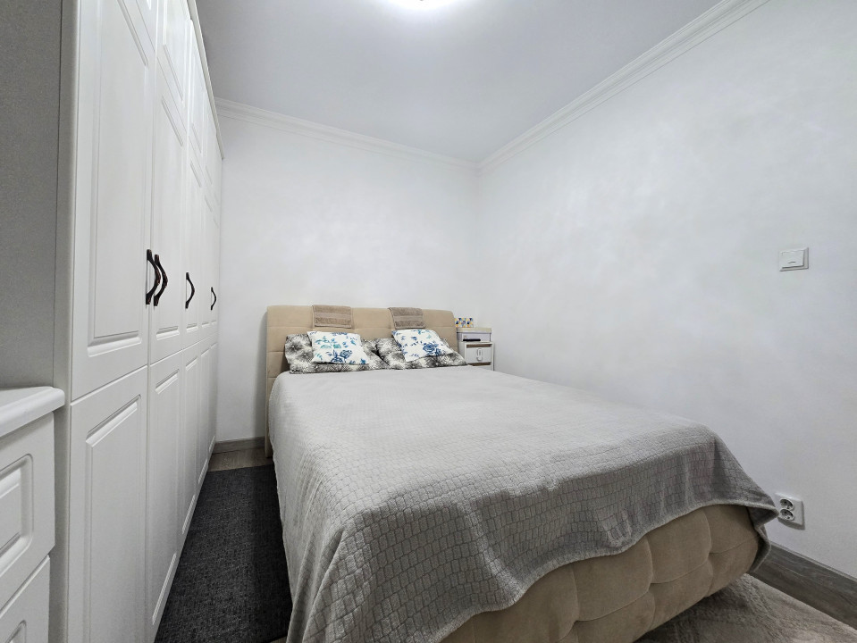 Apartament 3 camere | Etaj 2 | Renovat | Zona Velenta - lângă Complex