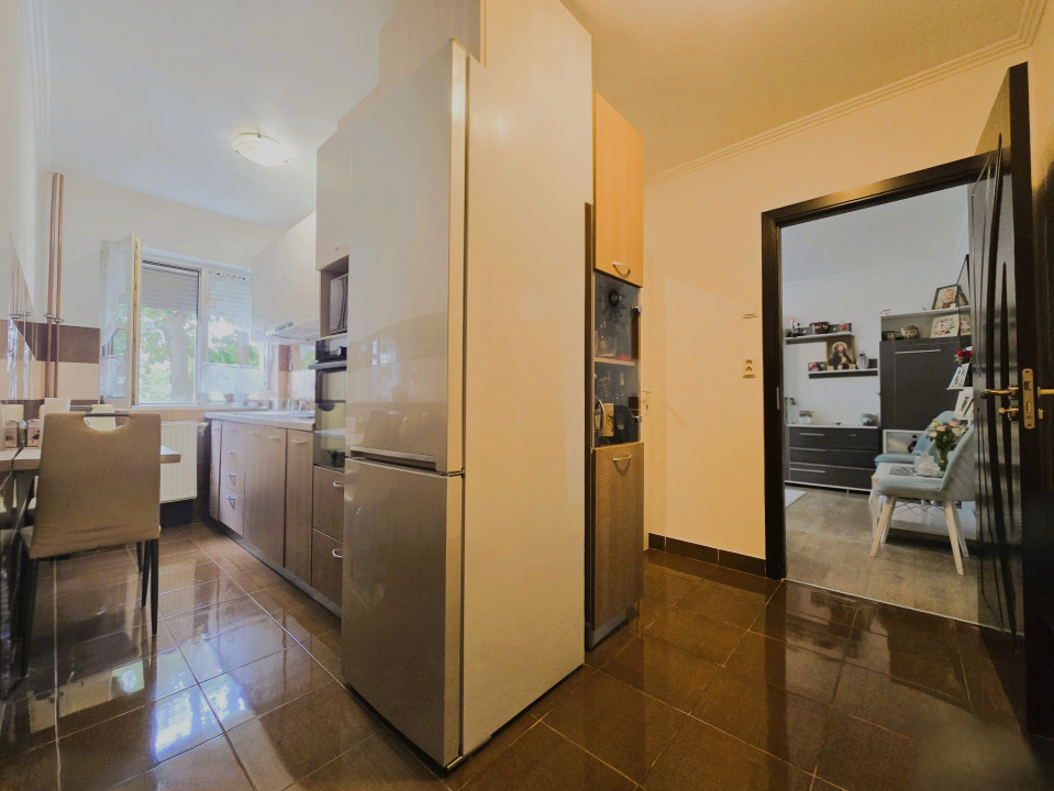Apartament 3 camere | Etaj 2 | Renovat | Zona Velenta - lângă Complex