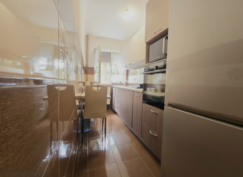 Apartament 3 camere | Etaj 2 | Renovat | Zona Velenta - lângă Complex