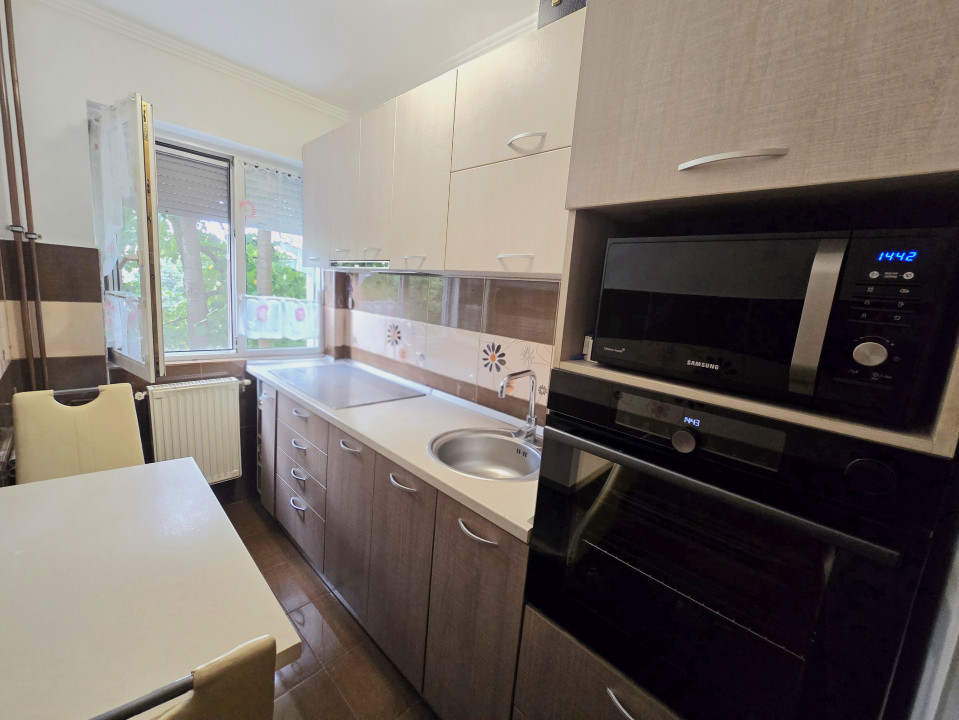 Apartament 3 camere | Etaj 2 | Renovat | Zona Velenta - lângă Complex