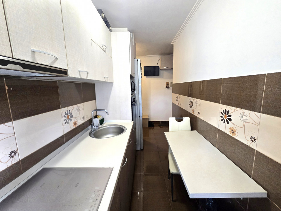 Apartament 3 camere | Etaj 2 | Renovat | Zona Velenta - lângă Complex