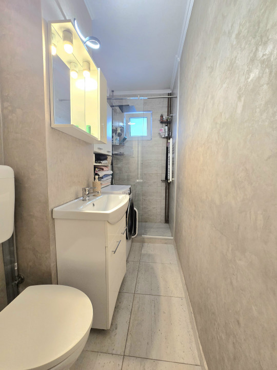 Apartament 3 camere | Etaj 2 | Renovat | Zona Velenta - lângă Complex