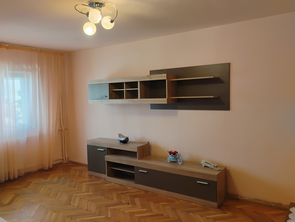 Apartament 3 camere bloc reabilitat,Rogerius, Str. Locomotivei