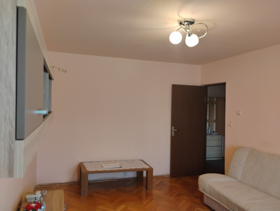 Apartament 3 camere bloc reabilitat,Rogerius, Str. Locomotivei