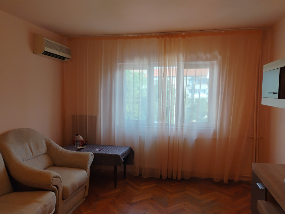 Apartament 3 camere bloc reabilitat,Rogerius, Str. Locomotivei