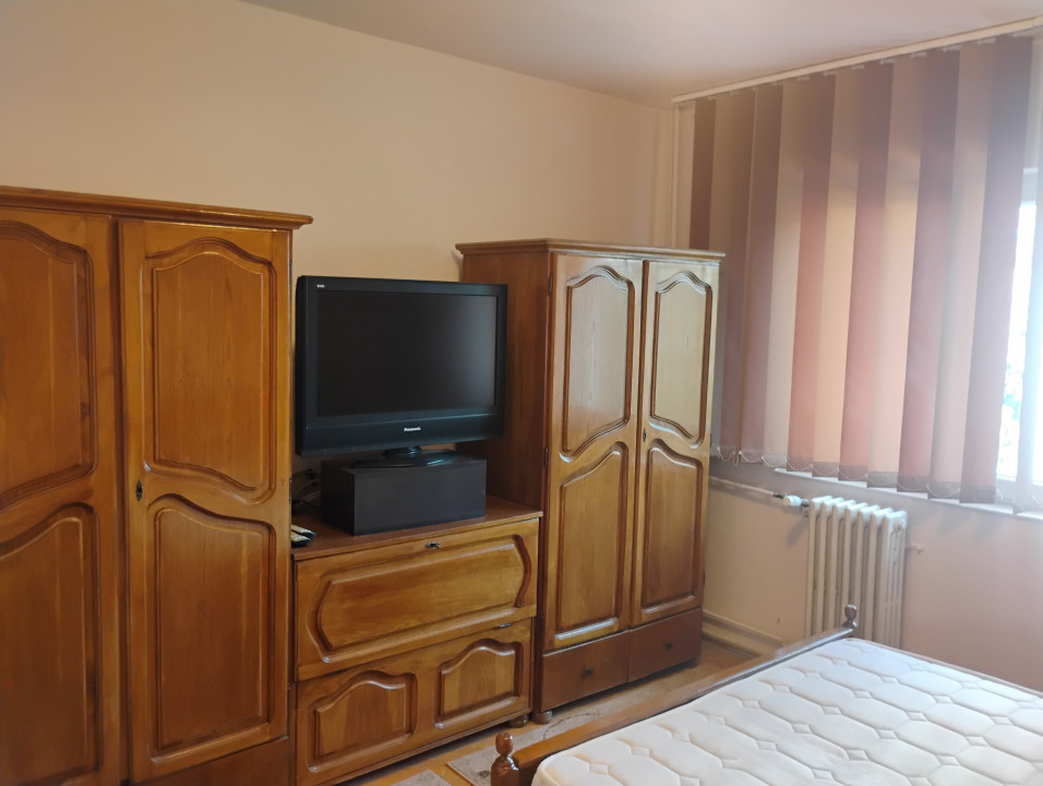 Apartament 3 camere bloc reabilitat,Rogerius, Str. Locomotivei
