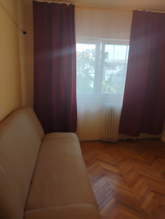 Apartament 3 camere bloc reabilitat,Rogerius, Str. Locomotivei