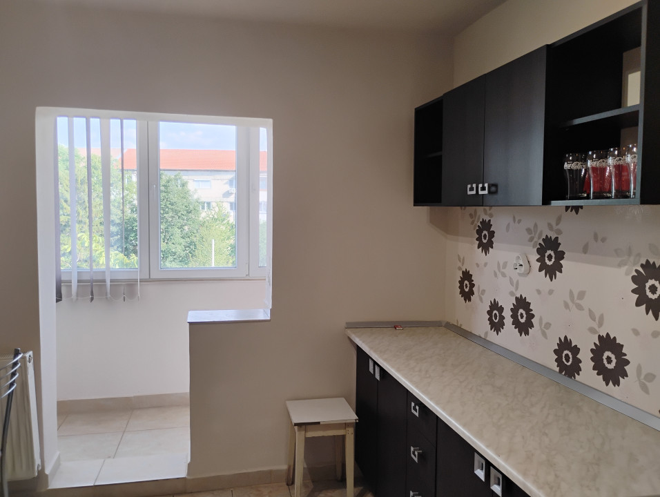 Apartament 3 camere bloc reabilitat,Rogerius, Str. Locomotivei