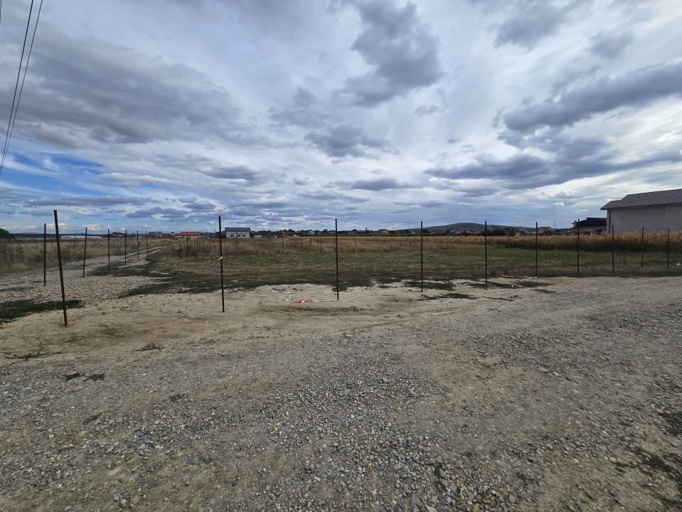 Teren intravilan | Dublu Front | 653mp | Cheriu - Central
