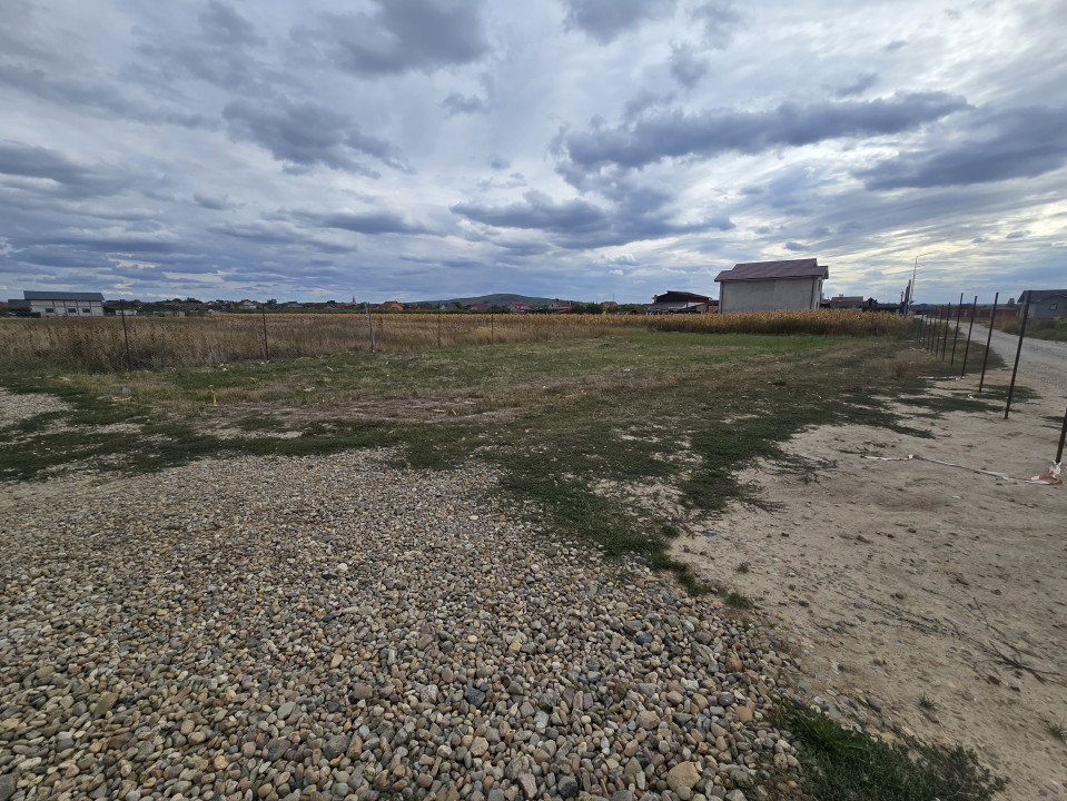 Teren intravilan | Dublu Front | 653mp | Cheriu - Central